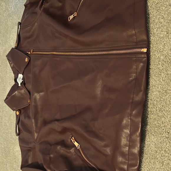 Jaclyn Smith Maroon Moto Polyureethane Jacket - Picture 4 of 9